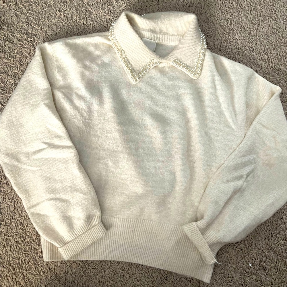 White pear collared sweater